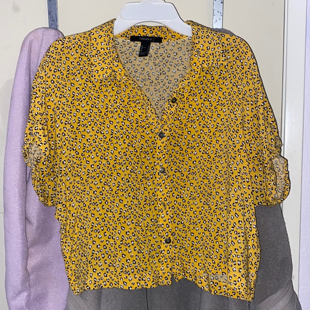 Cute cheetah cropped button up